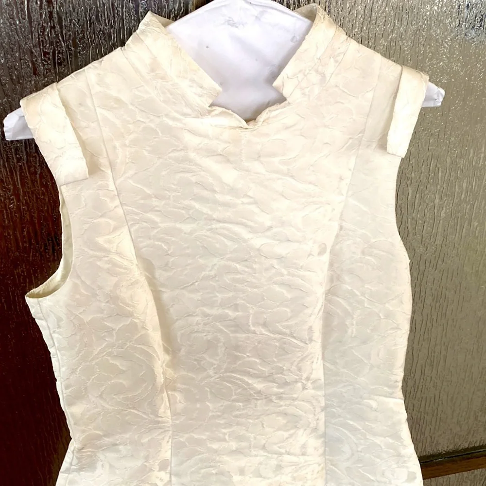 Gucci white mandarin collar dress. Size Large. Elegant sleeveless tulip skirt. - Picture 4 of 10